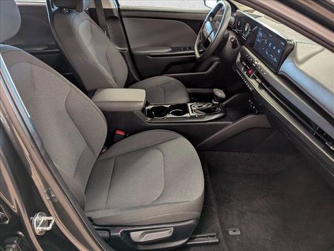 Used 2025 Kia K4 FWD image 23