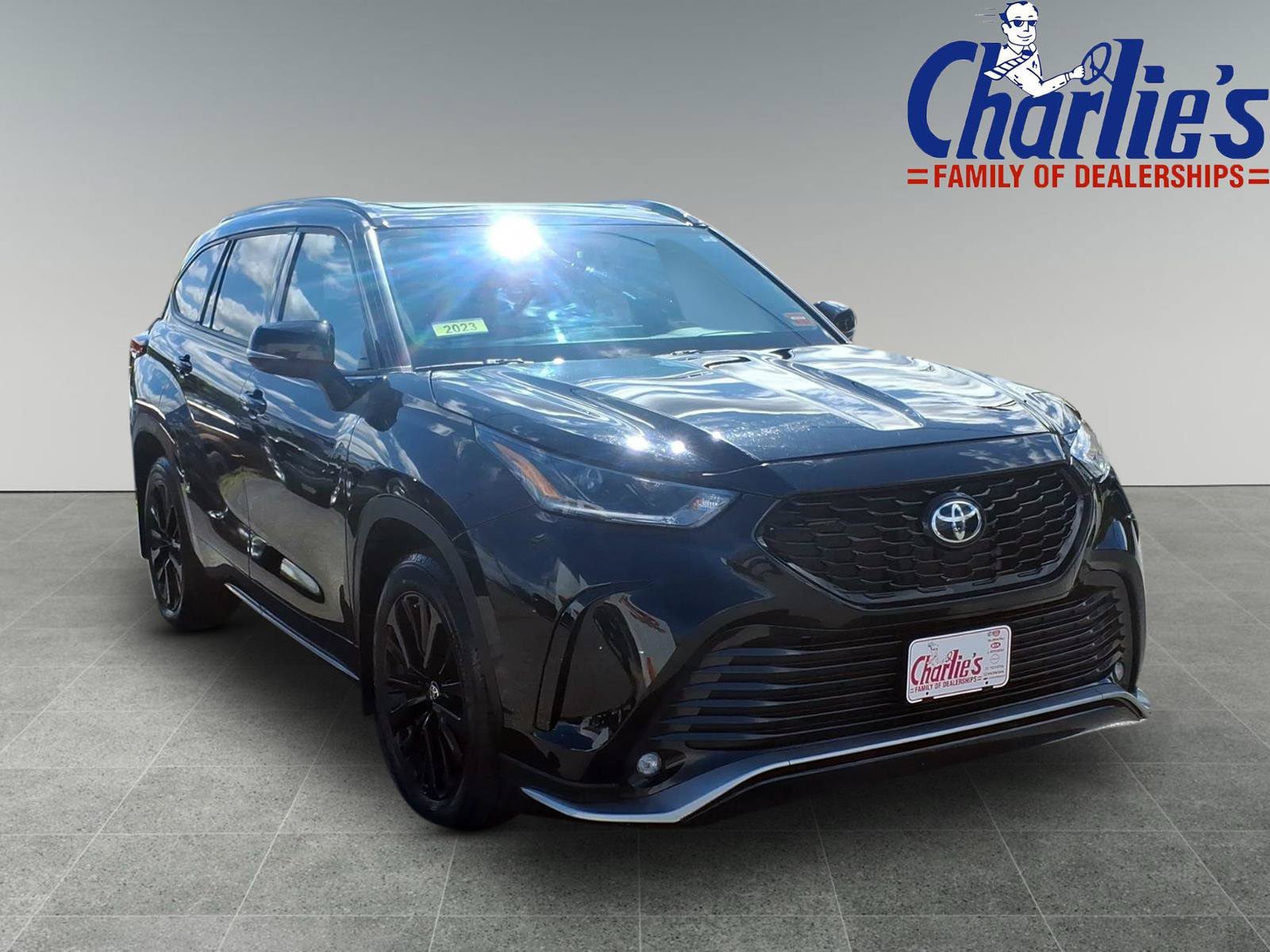 Used 2023 Toyota Highlander XSE AWD/4WD image 3