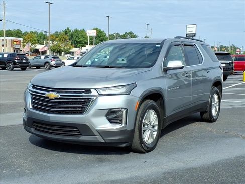 Used 2023 Chevrolet Traverse LT FWD image 1