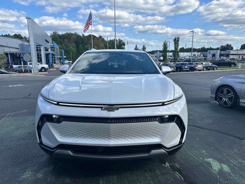 Used 2024 Chevrolet Equinox EV LT FWD image 2