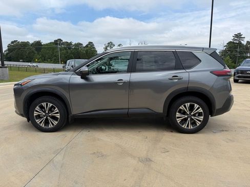 Used 2023 Nissan Rogue SV w/ SV Premium B Package FWD image 2