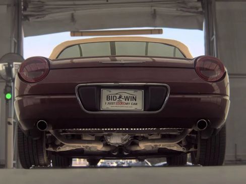 Used 2004 Ford Thunderbird RWD image 10