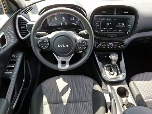 Used 2025 Kia Soul LX w/ LX Technology Package image 11