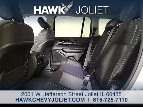 Used 2023 Jeep Grand Cherokee Laredo AWD/4WD image 11