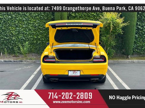 Used 2018 Dodge Challenger SXT image 9