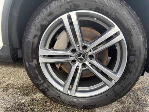 Used 2022 Mercedes-Benz GLC 300 4MATIC image 9