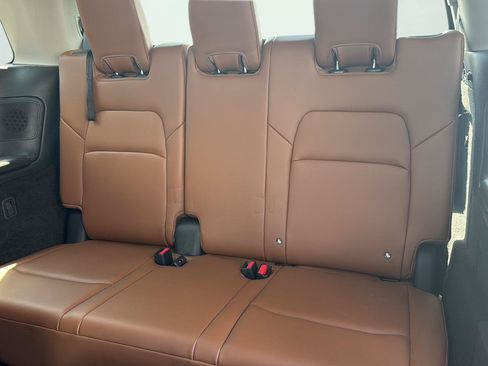 Used 2025 Nissan Pathfinder Platinum AWD/4WD image 4