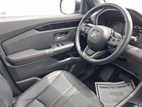 Used 2025 Honda Pilot TrailSport image 22