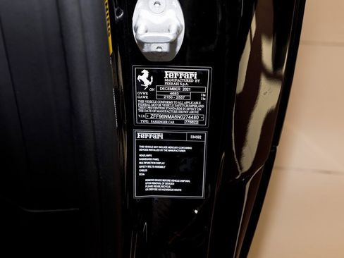 Used 2022 Ferrari SF90 Spider image 21