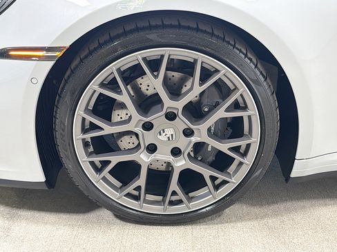 Certified 2025 Porsche 911 Carrera RWD image 39