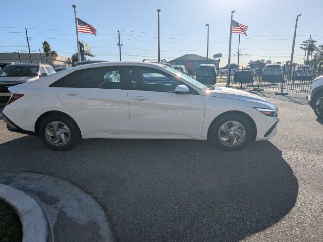 Used 2026 Hyundai Elantra SE FWD image 7