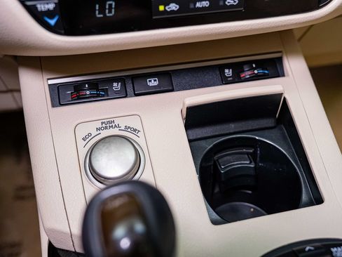 Used 2013 Lexus ES 350 w/ Luxury Pkg FWD image 22