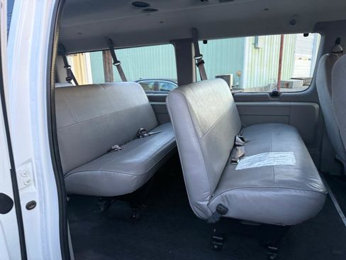 Used 1998 Ford E-350 and Econoline 350 Club Wagon image 26