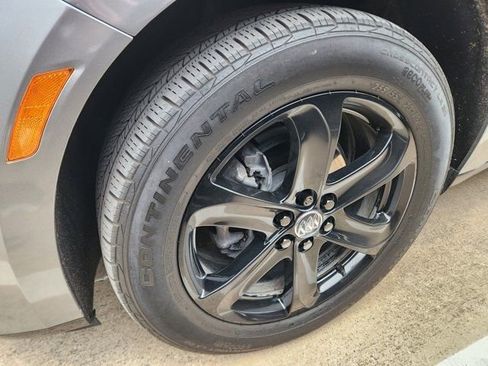 Used 2024 Buick Enclave Essence w/ Sport Touring Edition image 9