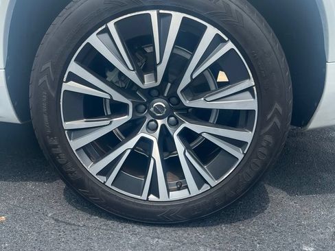 Used 2020 Volvo XC90 T5 Momentum w/ Protection Package Premier FWD image 7