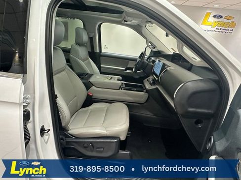 Used 2025 Ford Expedition Max Active AWD/4WD image 9