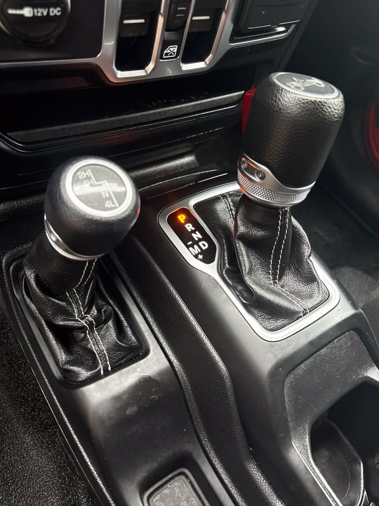 Used 2019 Jeep Wrangler Unlimited Sahara AWD/4WD image 30