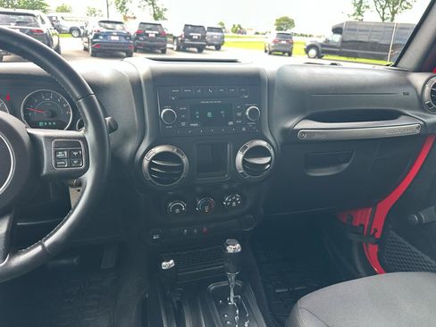 Used 2018 Jeep Wrangler Unlimited Sport AWD/4WD image 12