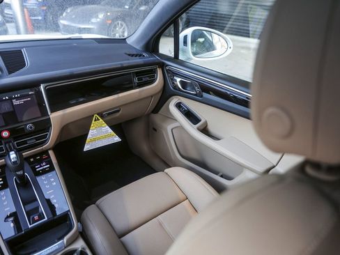 New 2026 Porsche Macan image 36