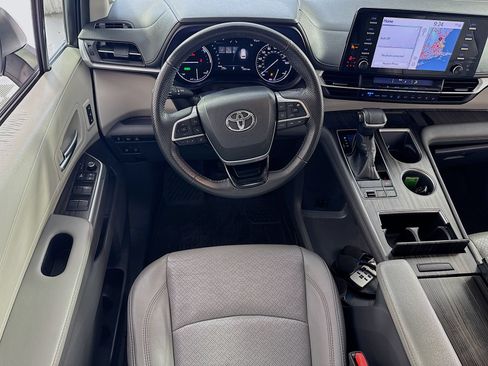Used 2022 Toyota Sienna Limited AWD/4WD image 17