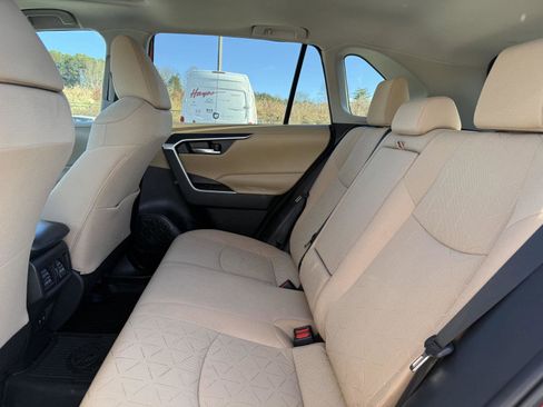 Used 2020 Toyota RAV4 XLE image 18