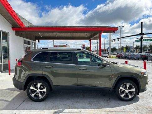 Used 2019 Jeep Cherokee Limited AWD/4WD image 5
