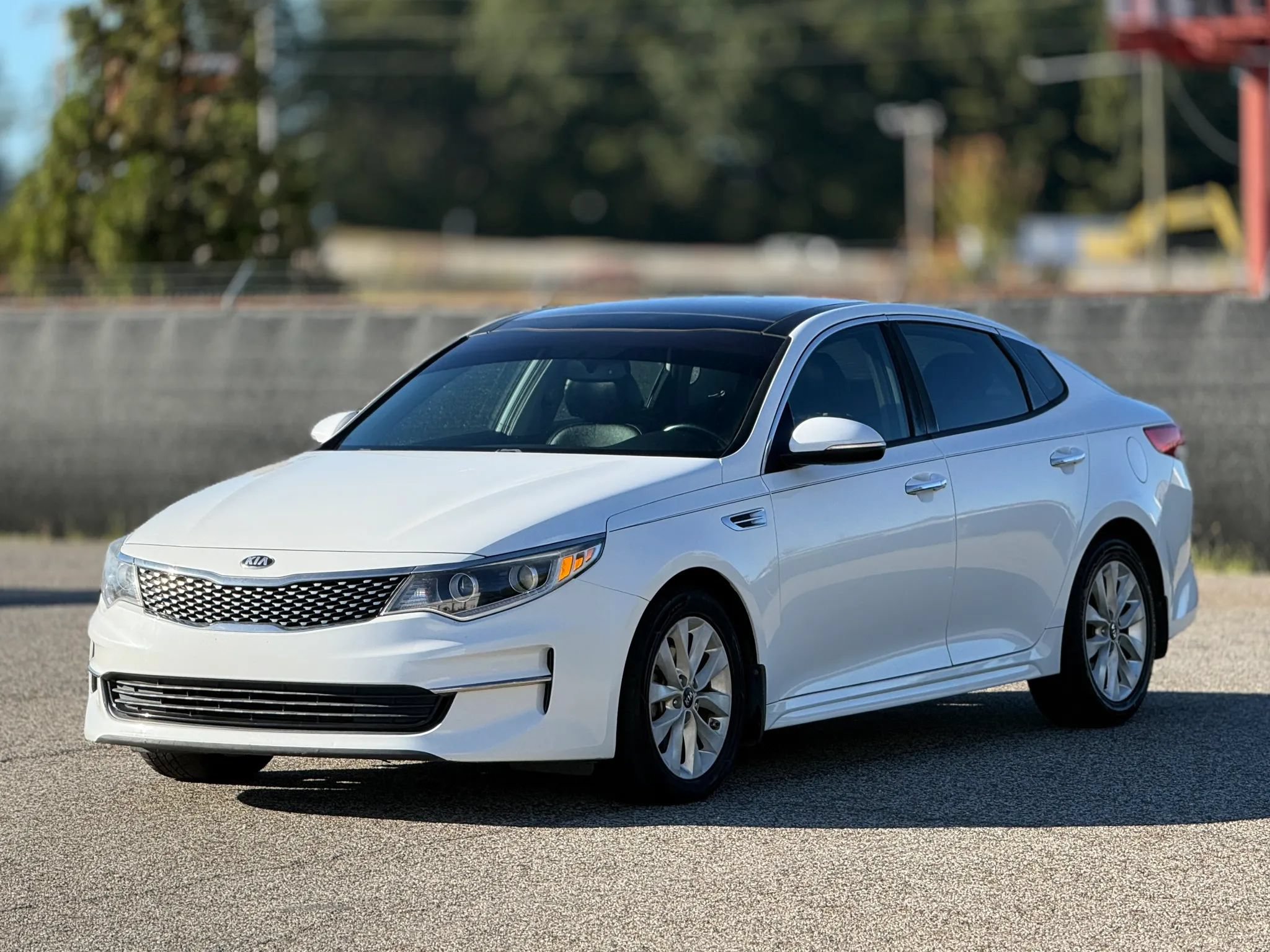Used 2016 Kia Optima EX w/ Option Group 040 FWD image 6