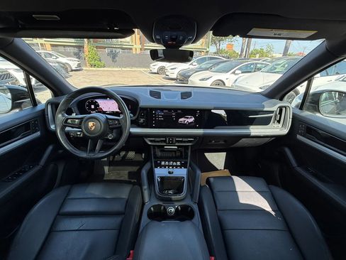 Used 2024 Porsche Cayenne AWD/4WD image 9