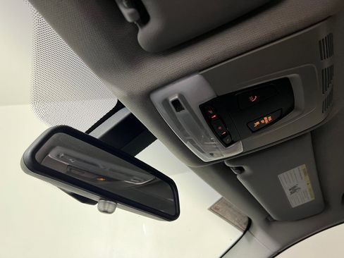 Used 2018 BMW 320i xDrive Sedan image 18