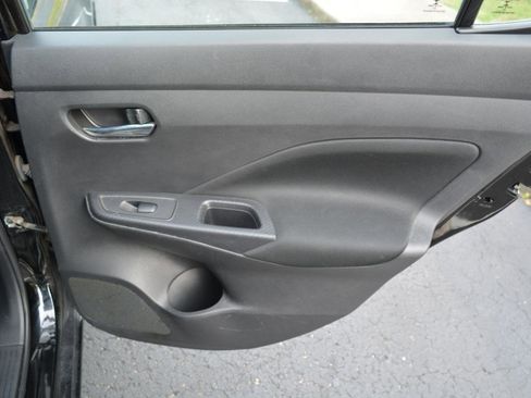Used 2021 Nissan Versa SV FWD image 16