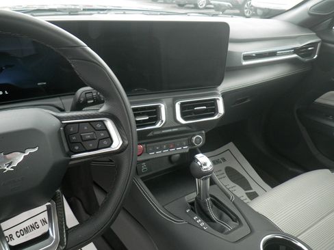 Used 2025 Ford Mustang Premium image 18