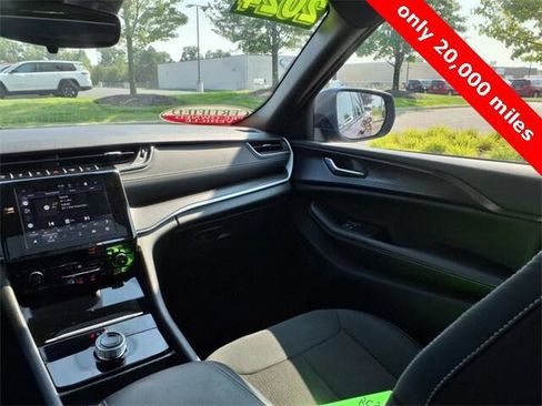 Certified 2024 Jeep Grand Cherokee Laredo X image 12