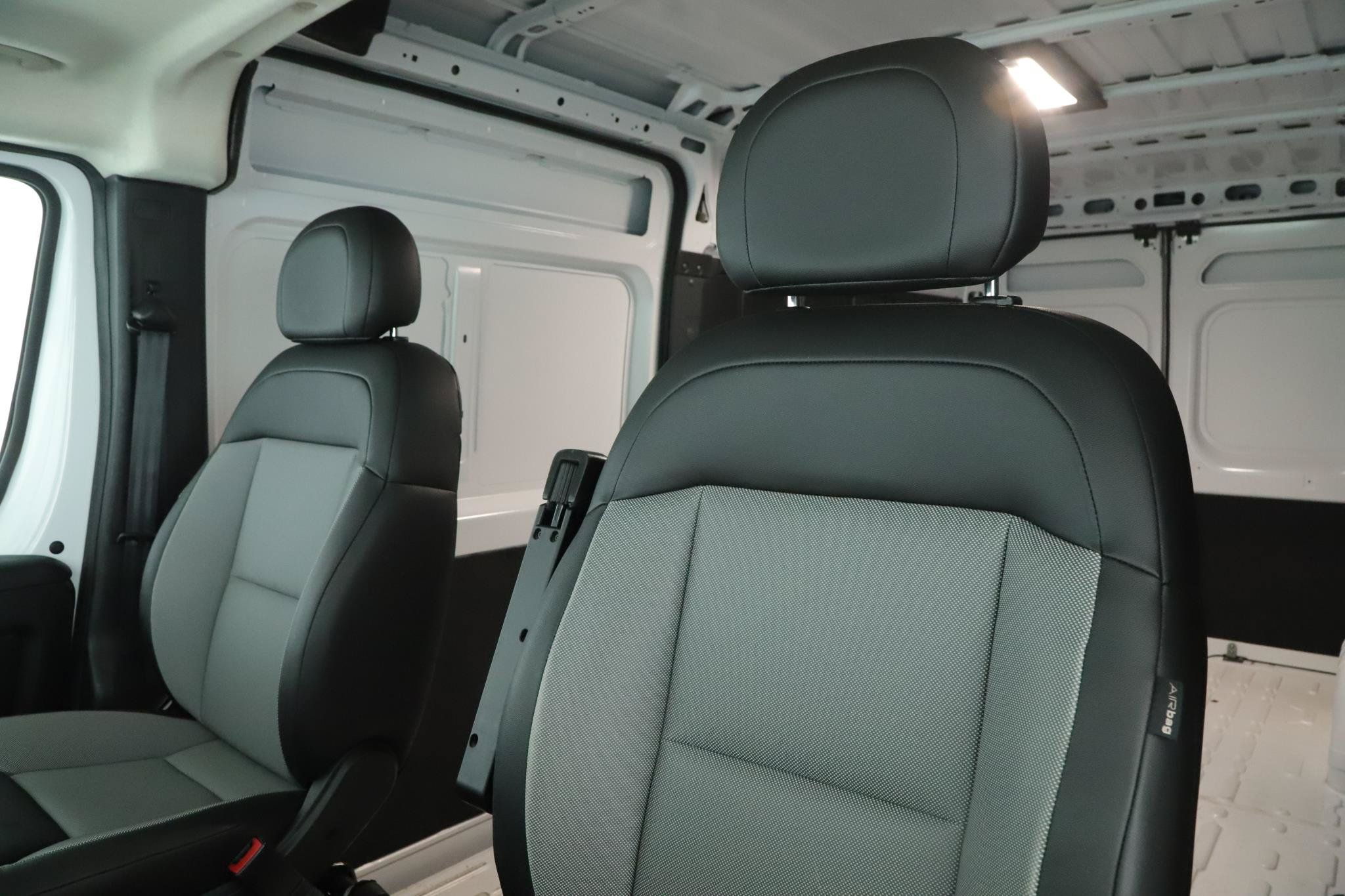 Used 2026 RAM ProMaster 2500 w/ Convenience Group FWD image 4