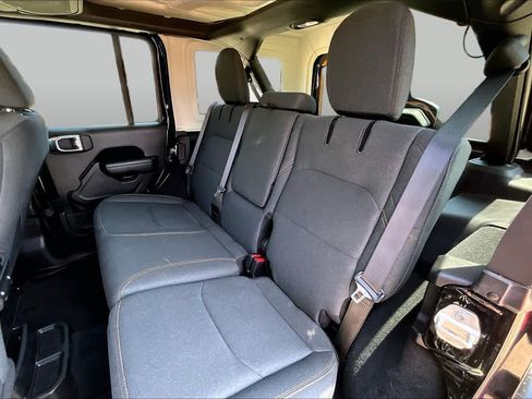 Used 2024 Jeep Wrangler Unlimited AWD/4WD image 21