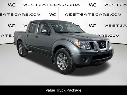Used 2020 Nissan Frontier SV image 2