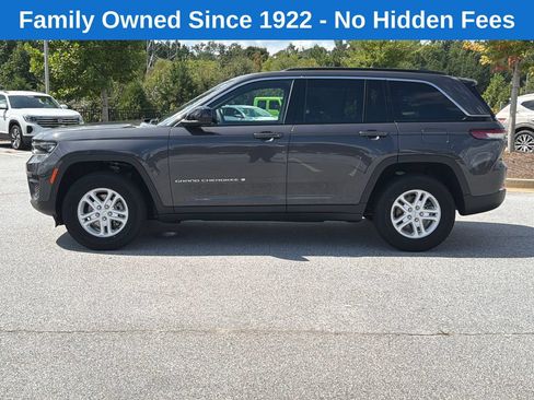 Used 2025 Jeep Grand Cherokee Laredo w/ Trailer Tow Package AWD/4WD image 4