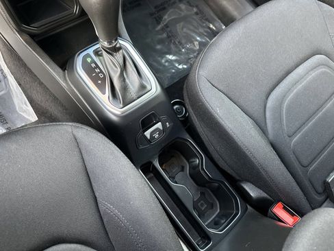 Used 2020 Jeep Renegade Latitude w/ Safety & Security Group II image 32