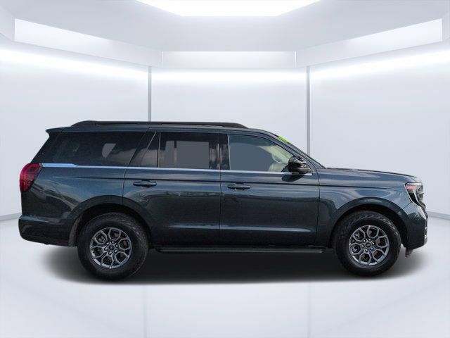 Used 2025 Ford Expedition Active RWD image 2