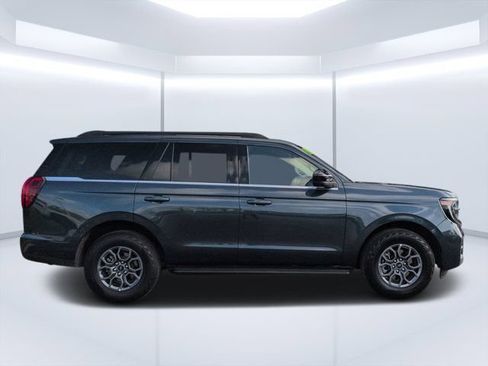 Used 2025 Ford Expedition Active RWD image 2