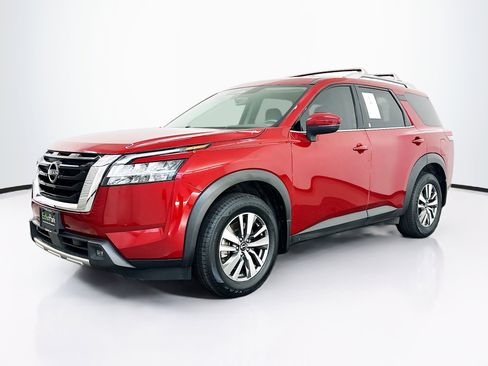 Used 2023 Nissan Pathfinder SL AWD/4WD image 3