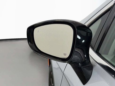 Used 2024 Chrysler Pacifica Touring-L FWD image 30