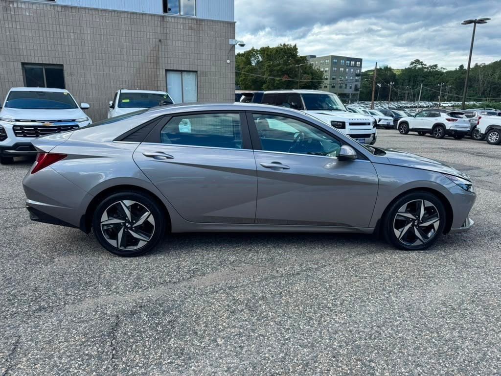 Certified 2023 Hyundai Elantra Limited FWD image 8