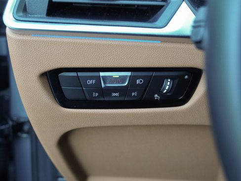 Used 2023 BMW 330i Sedan w/ Premium Package RWD image 16