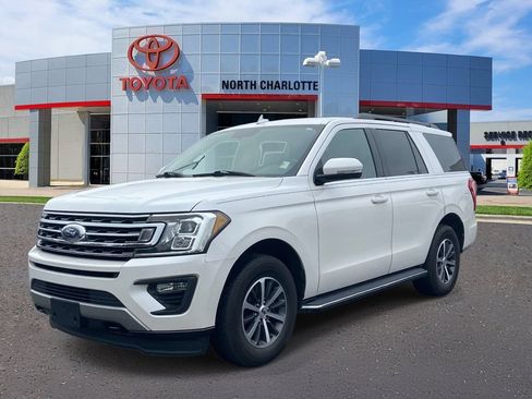 Used 2019 Ford Expedition XLT w/ Equipment Group 202A AWD/4WD image 3