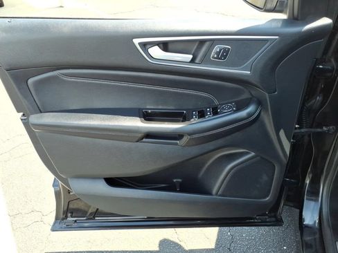 Used 2018 Ford Edge Titanium w/ Equipment Group 301A AWD/4WD image 8