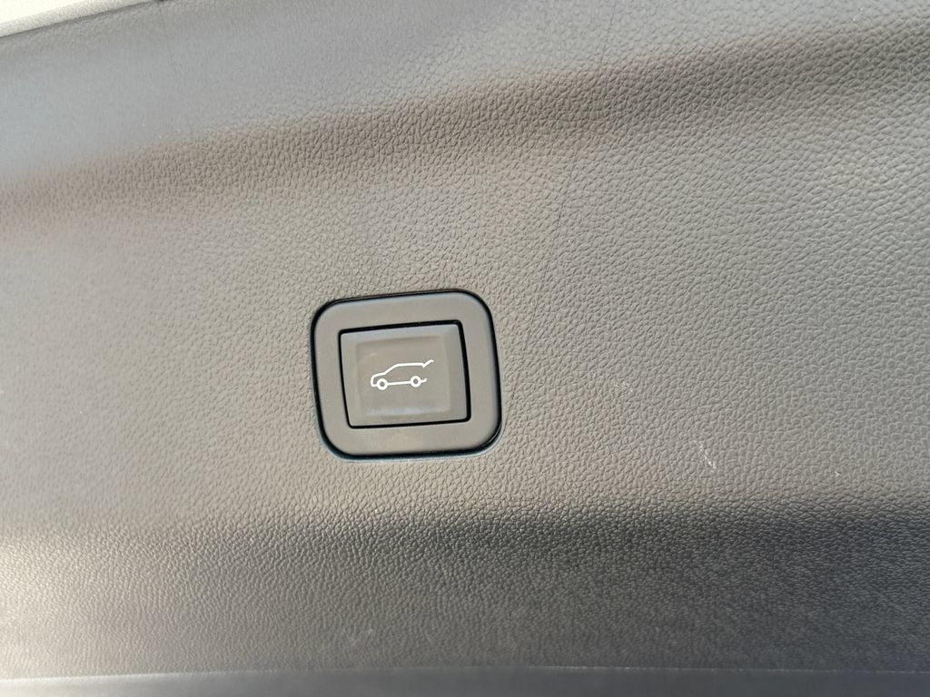 Used 2025 GMC Yukon Denali w/ Sun & Power Step Package AWD/4WD image 50
