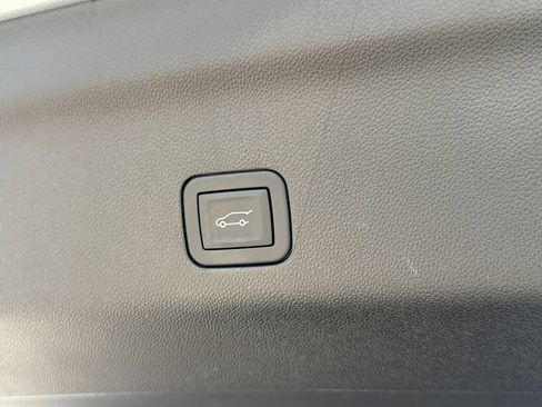 Used 2025 GMC Yukon Denali w/ Sun & Power Step Package AWD/4WD image 50