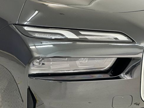 Used 2024 BMW i7 xDrive60 AWD/4WD image 10