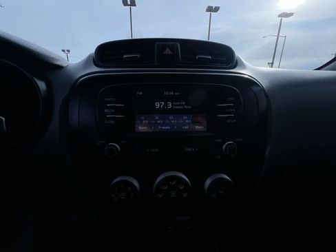 Used 2019 Kia Soul image 16