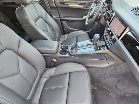 Certified 2026 Porsche Macan image 15